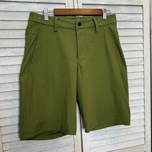 Lululemon Men’s Commission Shorts Green Size 32